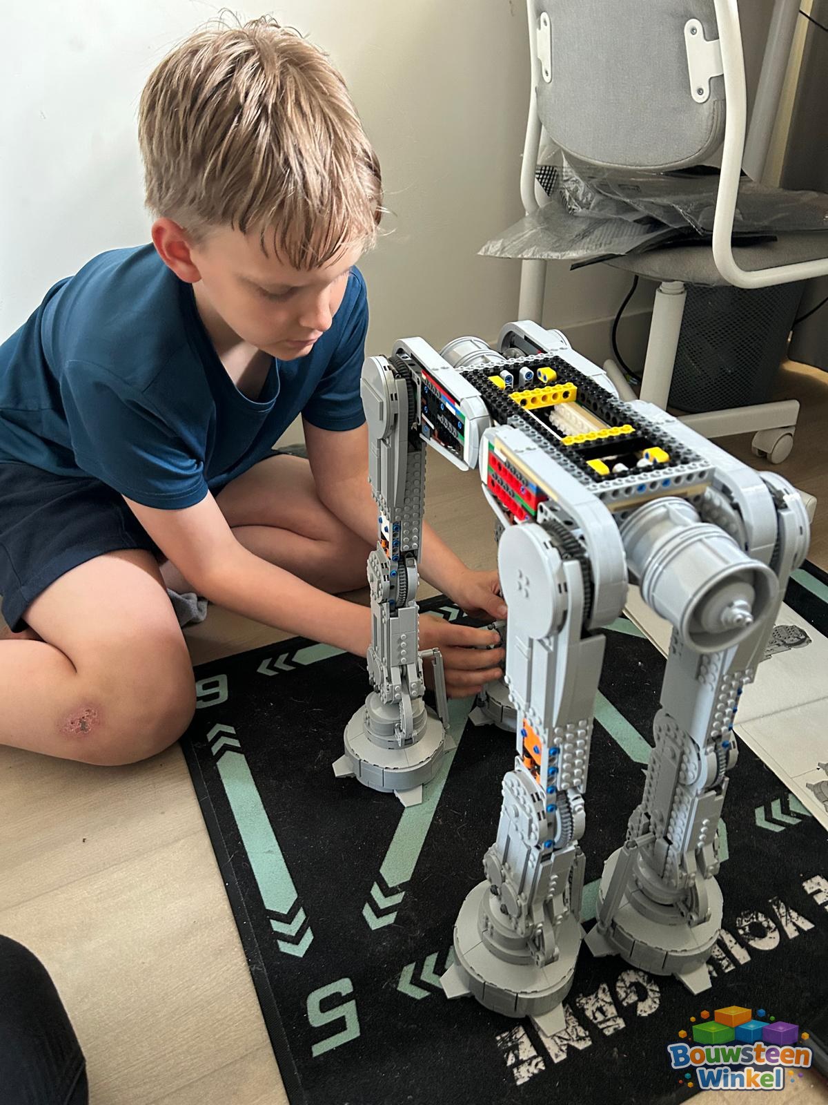 LEGO Star Wars AT-AT - 75313, gebouwd en ingestuurd door een huurder van Bouwsteenwinkel